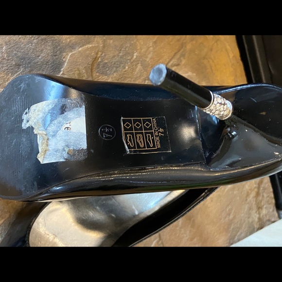 Heels - Picture 4 of 4
